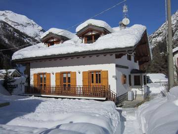 Gîte pour 4 personnes, avec jardin et vue dans Gressoney-Saint-Jean