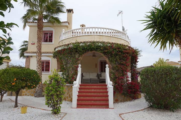 Location de vacances pour 10 personnes, avec Balcon ainsi que Terrasse et Jardin à Monforte del Cid