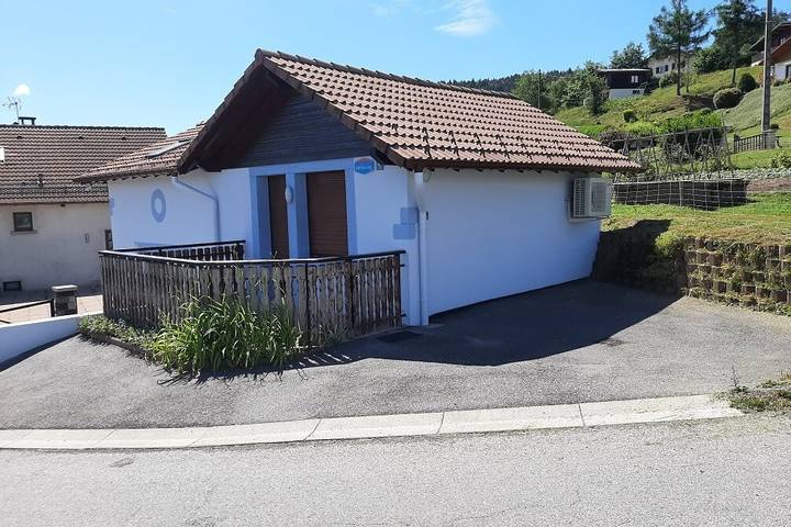 Location de vacances pour 4 personnes, avec vue et jardin à Cleurie