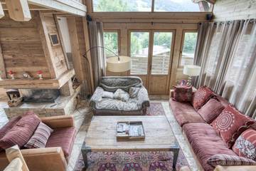 Cottage pour 11 personnes, avec jardin et sauna ainsi que jacuzzi et bassin pour enfant, animaux acceptés à Saint-Laurent-de-Mure