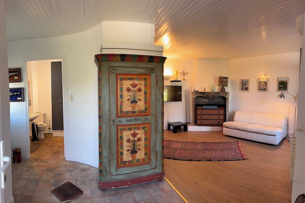 Petit Pavillon Charmant in Montpeyroux (Puy-de-Dôme), Massif Central