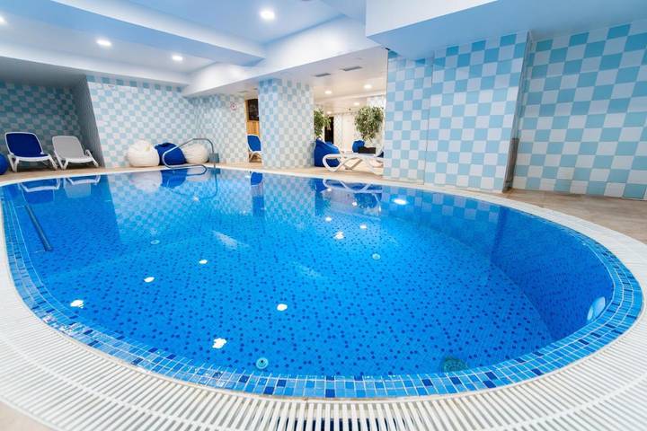 Hôtel pour 4 personnes, avec sauna et vue ainsi que terrasse et piscine