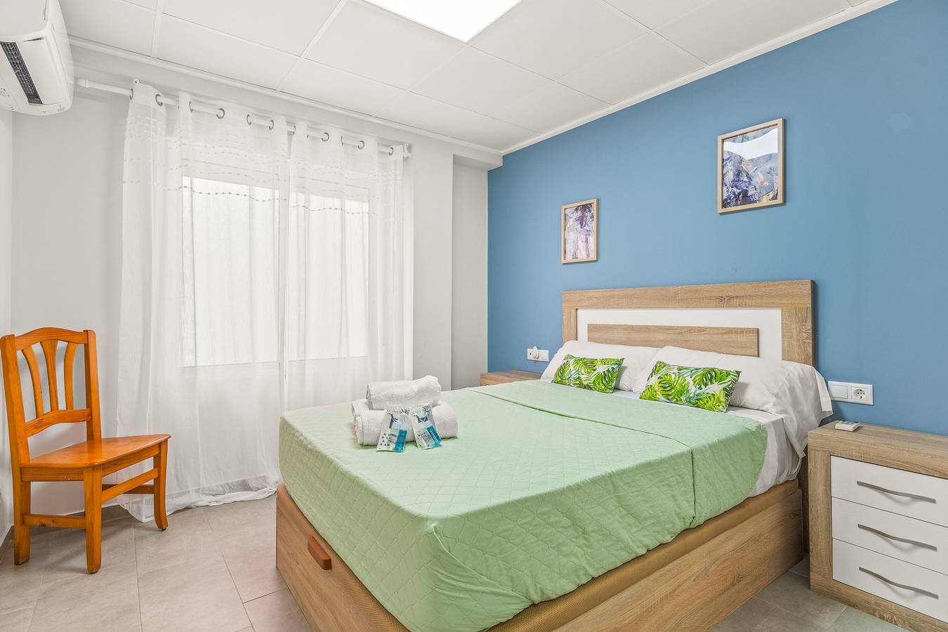 Apartamento entero, Apartamento 'Sunflower Santiago' con terraza privada, Wi-Fi y aire acondicionado in Santa Pola, Costa Blanca