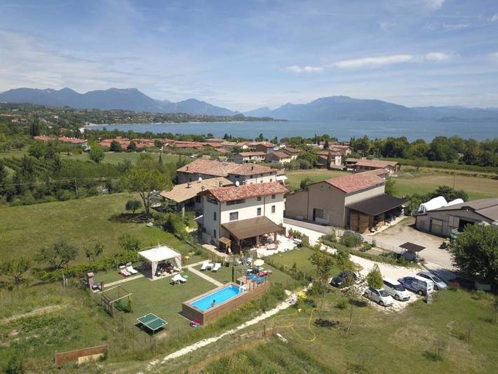 B&b per 2 persone, con Idromassaggio e Terrazza nonché Giardino e Piscina a Lonato del Garda