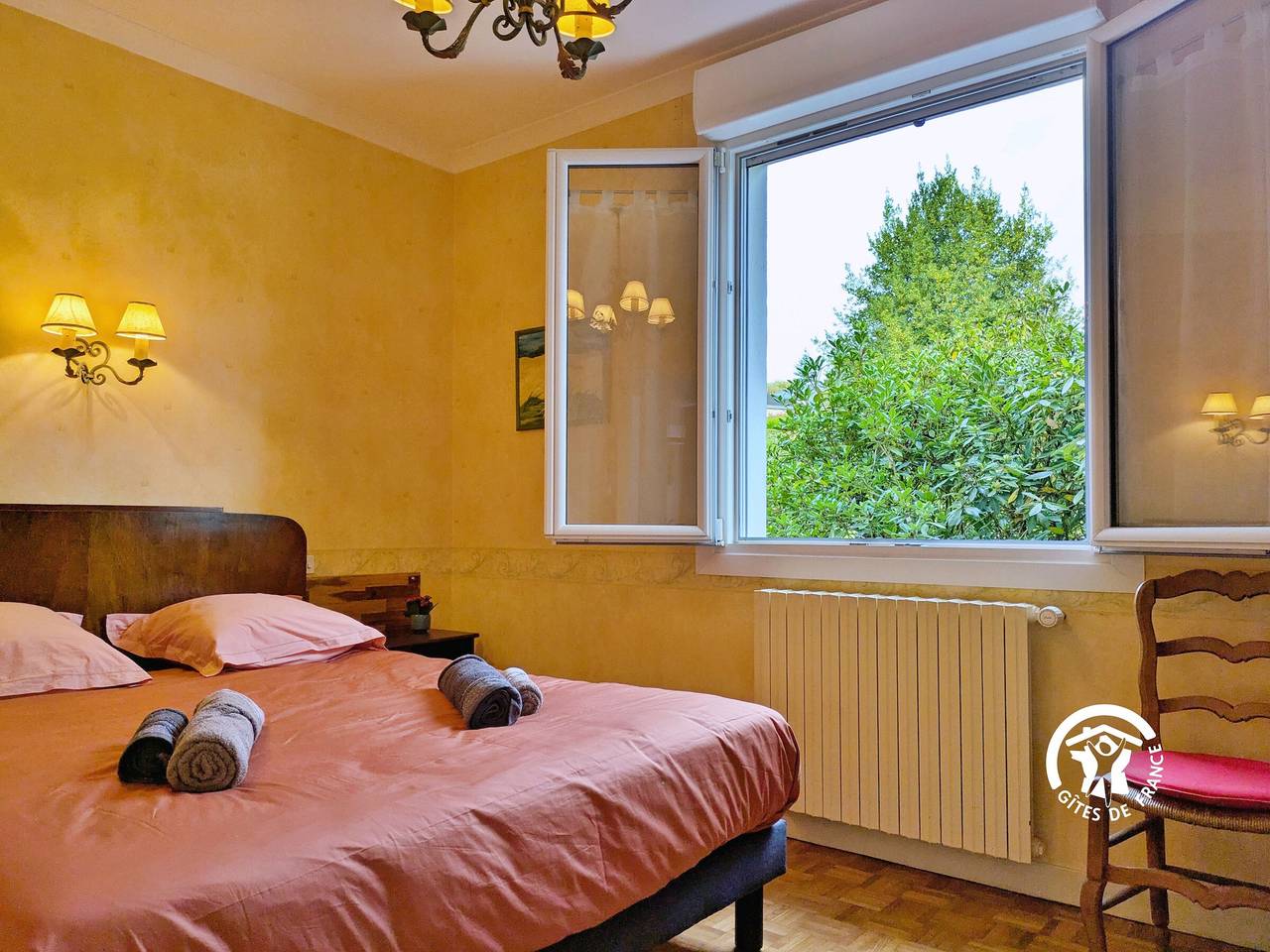 Luminoso Gîte cerca de Laval, 3 habitaciones, gran terreno, ideal para familias in L'Huisserie, Mayenne (desambiguación)