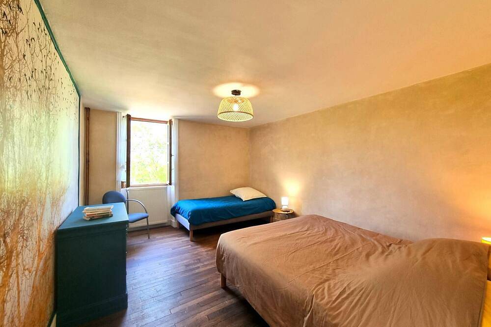 Maison paisible avec animaux admis - 15 pers. in Saint-Hilaire-sous-Charlieu, Région de Roanne