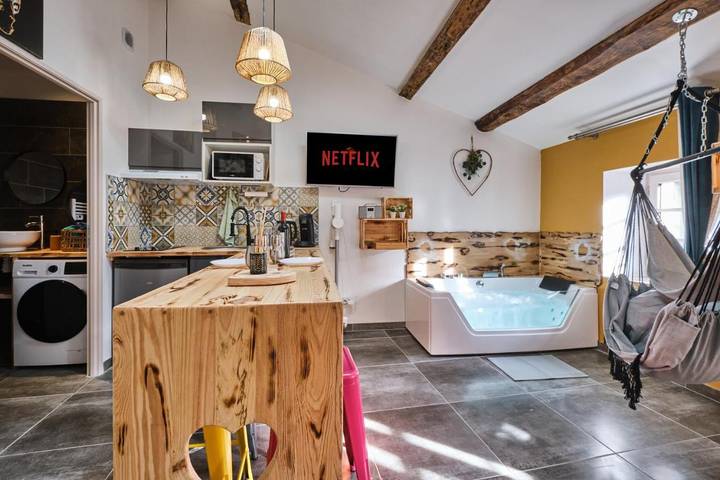 Gîte pour 2 personnes, avec jacuzzi dans Office De Tourisme De Carcassonne - 3