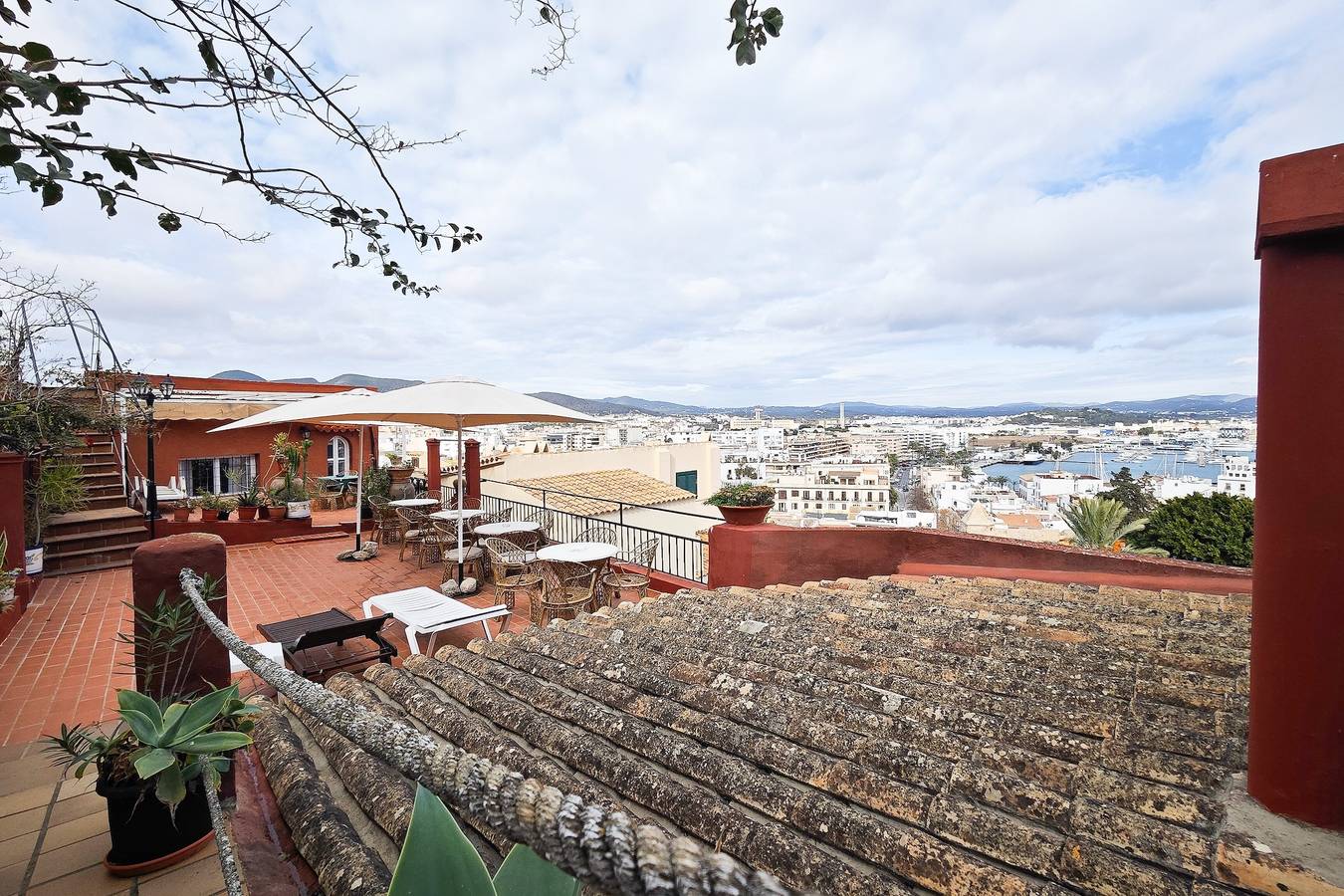 Apartamento 'Navila' con piscina compartida, Wi-Fi y aire acondicionado in Dalt Vila, Ibiza Ciudad