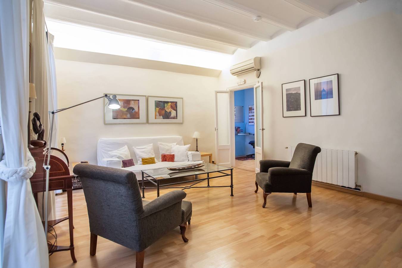 Geheel appartement, Charmant appartement met 1 slaapkamer en balkon in het centrum van Barcelona in Barcelona Centre, Barcelona