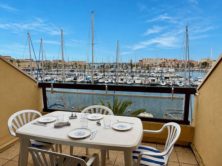 Gîte pour 3 personnes, avec terrasse dans Port de Gruissan