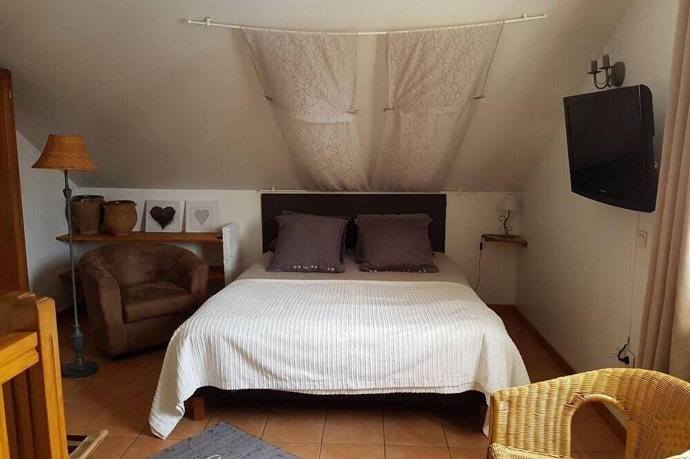 Meublé N°1 - La Mansarde-Duplex-Ensuite with Shower-Apartment-Garden view in Gap, Gap region