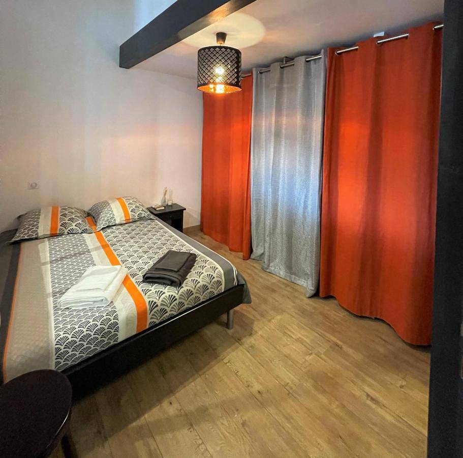 Appartement entier, T2 de 40 m2 - facile d’accès, lumineux et au calme in Saint-Genest-Lerpt, Loire