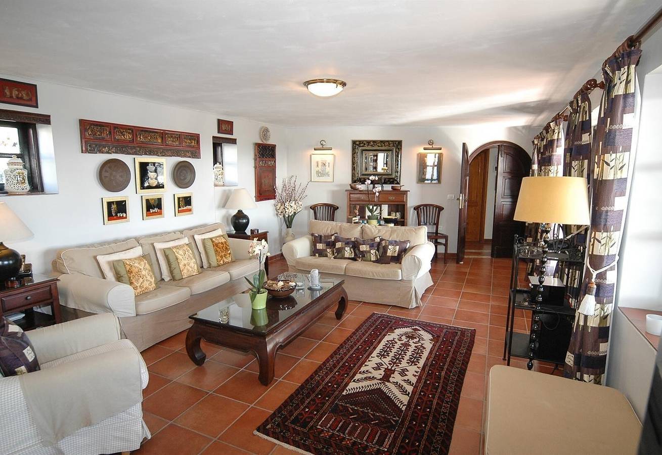 Villa Finca el Volcan with Sea View, Pool, Garden & Wi-Fi in Mácher, Tías