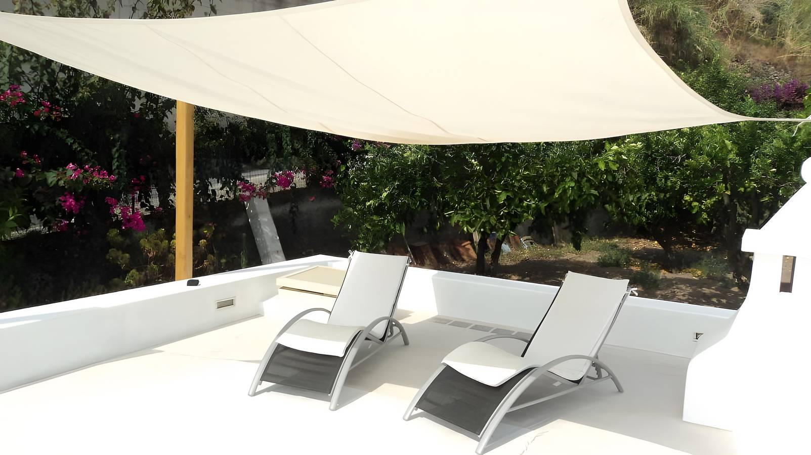 Villa 'Valle Canale Piccola' with Sea View, Wi-Fi and Air Conditioning in Lipari