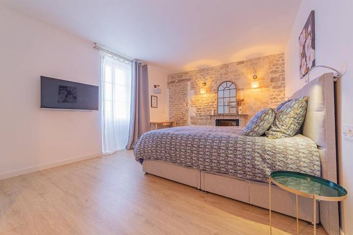 Location de vacances pour 8 personnes, avec Jacuzzi et Jardin ainsi que Piscine et Sauna à Bouhet