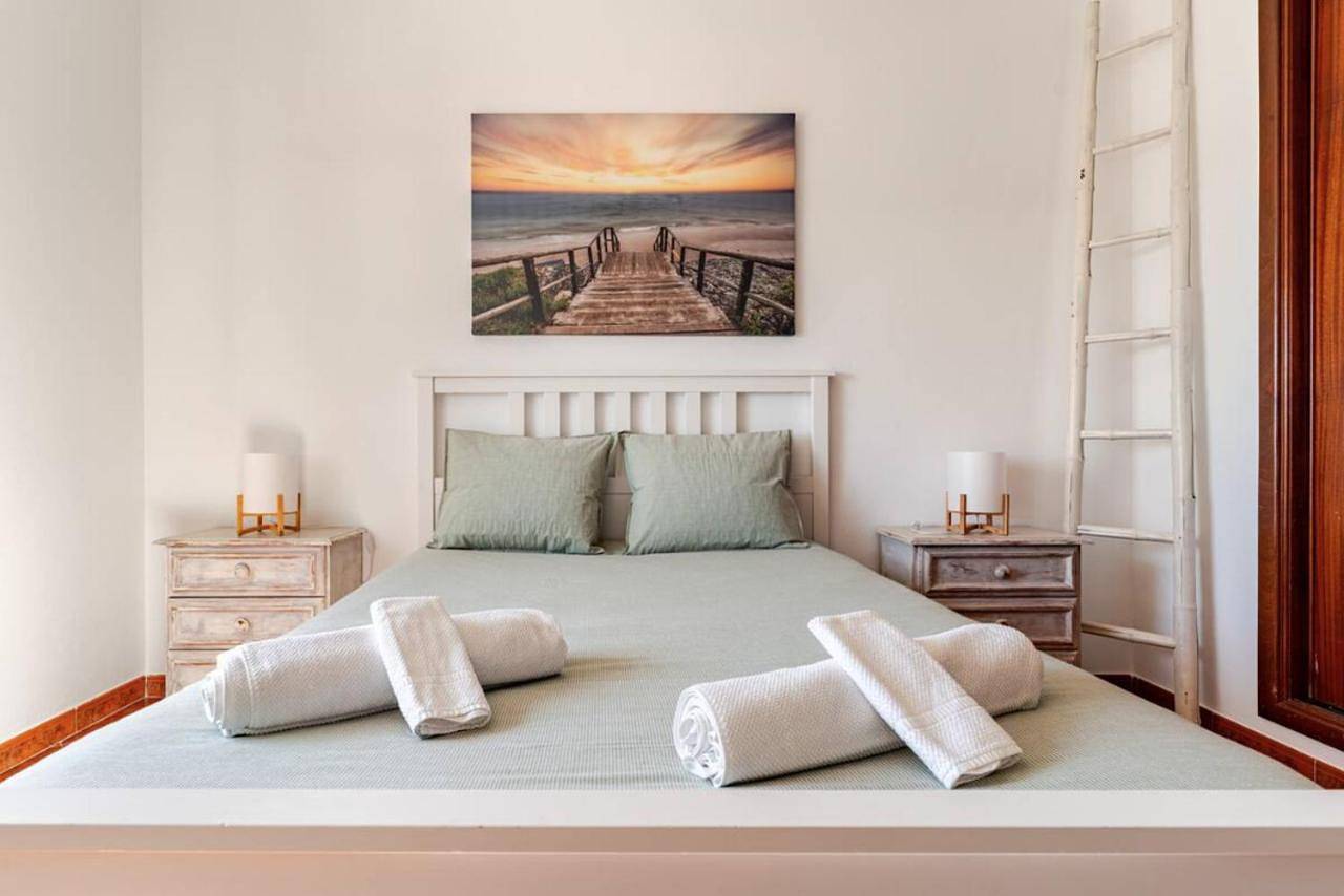 Apartamento inteiro, Apartment Praia Arrifana with Balcony and Sea View in Arrifana, Aljezur