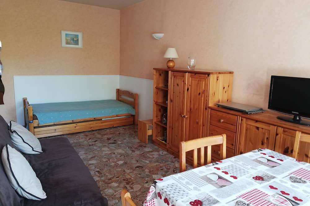 Appartement entier, Studio de 27 m2 + loggia 7 m2, clim, parking privé, vue latérale mer, 100m mer in Roquebrune-Cap-Martin, Côte méditerranéenne (France)