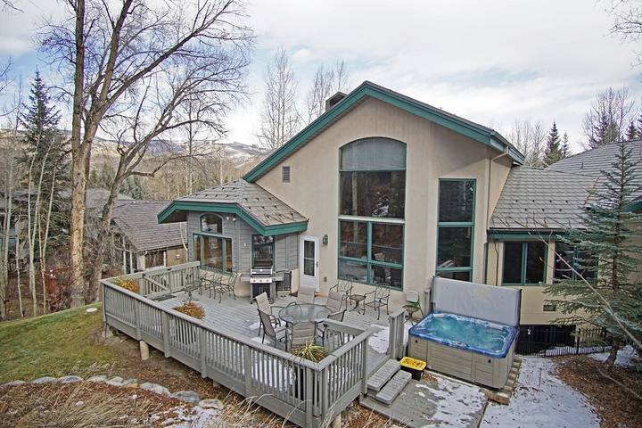 Vacation rental for 14 people, with hot tub and terrace as well as pool in Beaver Creek