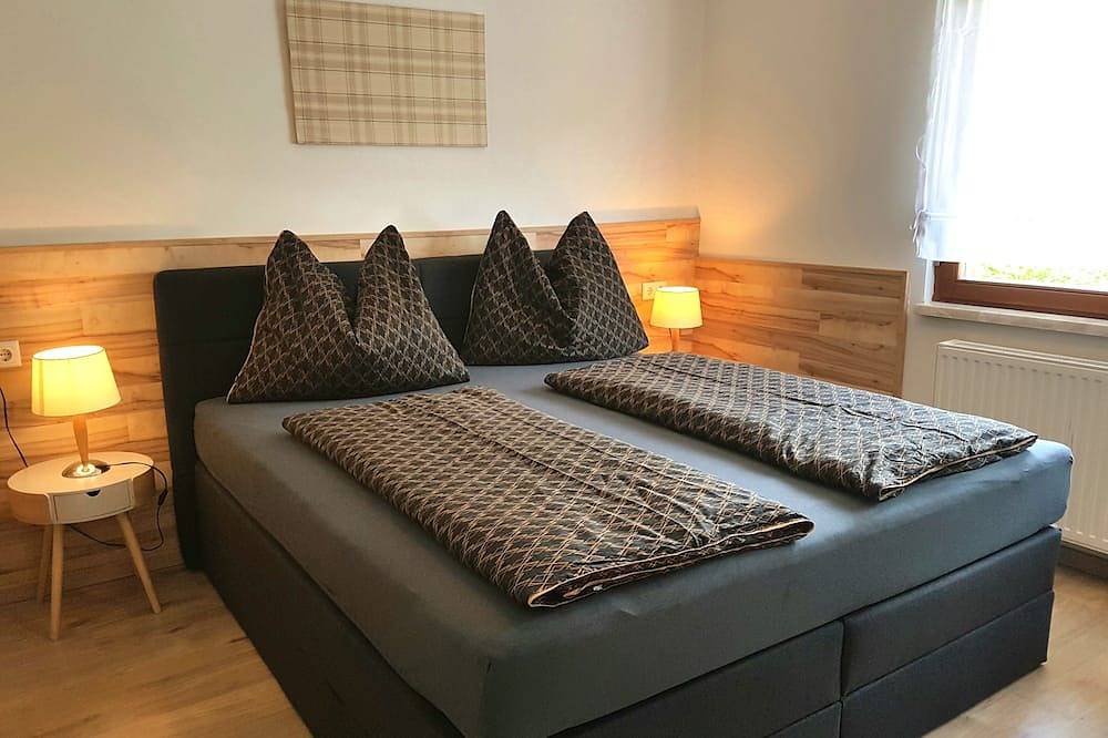 Geräumige schöne Ferienwohnung mit Balkon, Kamin & Sauna für 6 bis 12 Personen ! in Flattach, Bezirk Spittal an der Drau