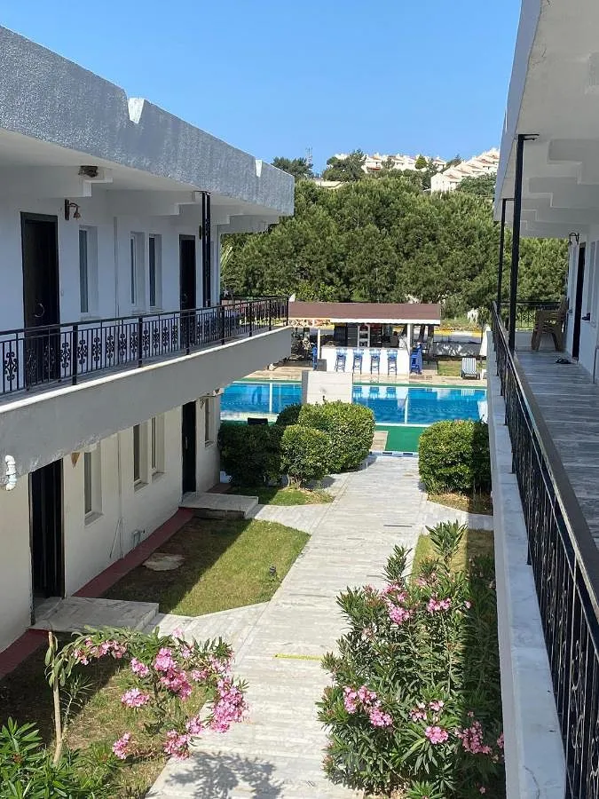 Aparthotel para 3 personas, con piscina para niños y jardín además de vistas y piscina - 1