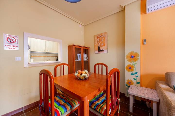Appartement entier, Appartement 'En Urbanización Nudista' avec piscine partagée, Wi-Fi et climatisation in Playas de Vera, Vera