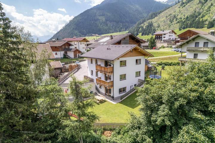 Ferienwohnung für 5 Personen, mit Balkon und Garten in Kals am Großglockner