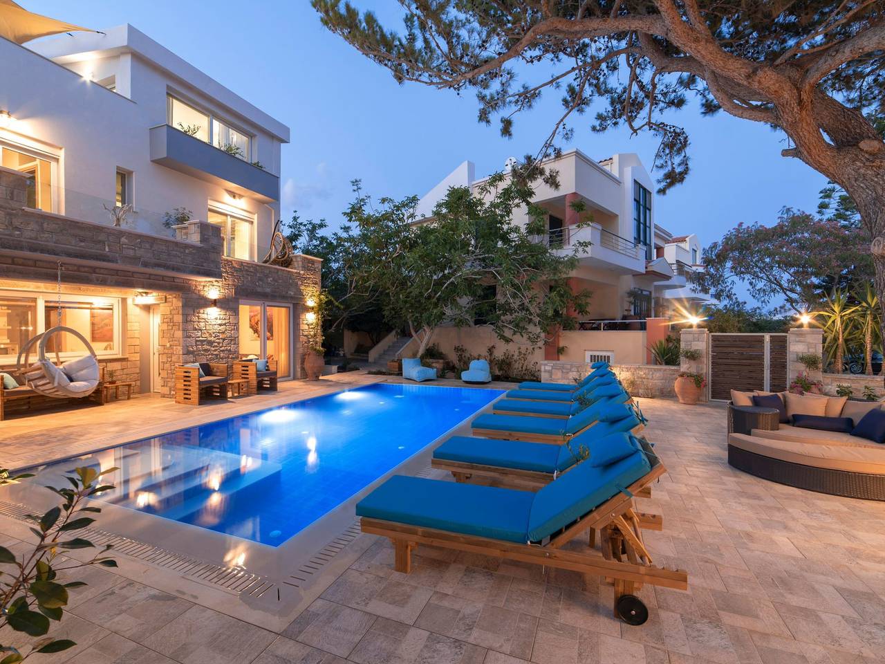 Luxuriöser Villenkomplex mit 14-16 Schlafzimmern in Strandnähe in Koutsouras, Lasithi