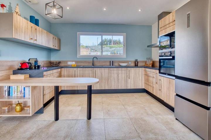 Location de vacances pour 6 personnes, avec piscine ainsi que terrasse et jardin à Trélissac - 2