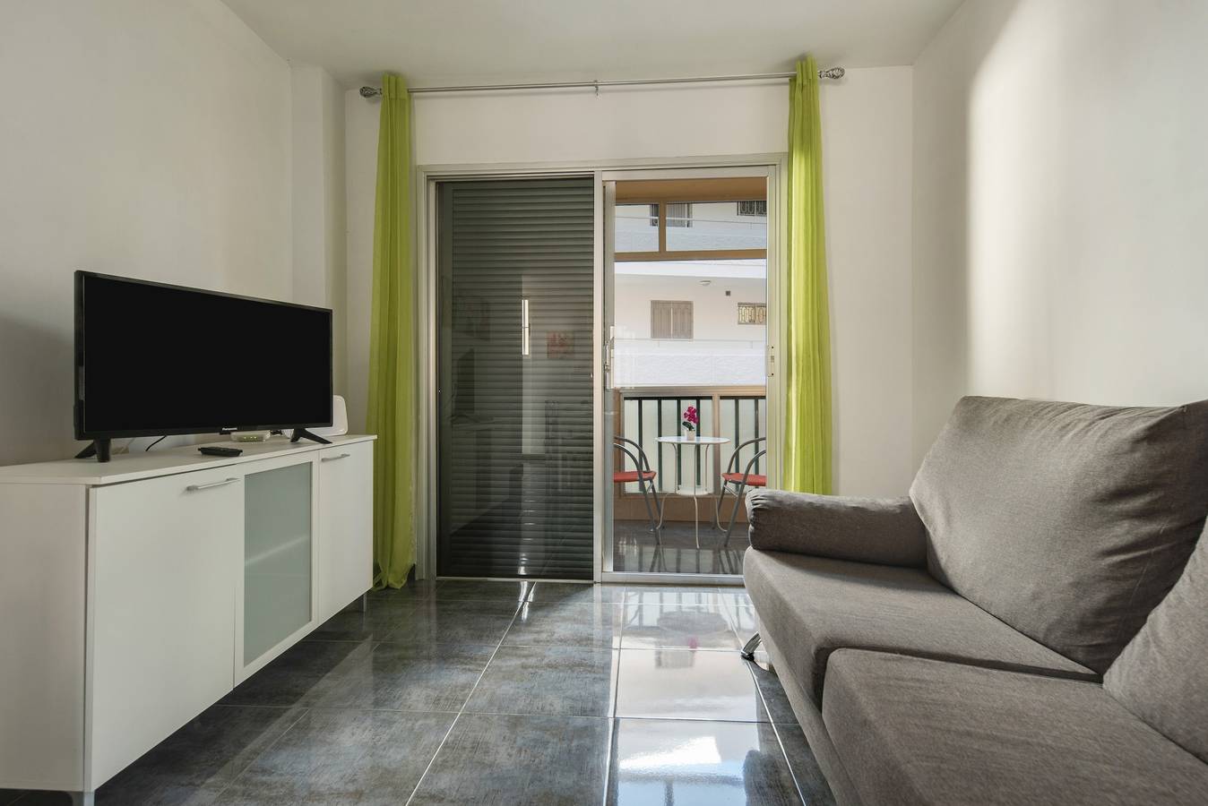 Apartamento entero, Apartamento vacacional 'Casa Caletillas' cerca de la playa con Wi-Fi y balcón in Arigoña, Las Caletillas