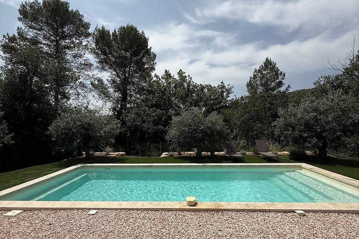 Location de vacances pour 8 personnes, avec piscine ainsi que jardin et terrasse à Le Val
