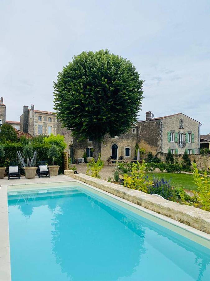 Holiday Home in Saint-Jean-d'Angély, Région de Saint-Jean-d'Angély