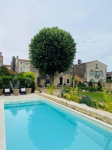 Gîte pour 2 personnes, avec jardin et piscine à Saint-Jean-d'Angély