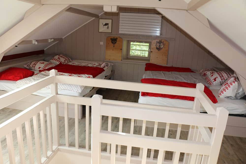 Gite De 4 Chambres + Grand Dortoir De 6 + Grande Cheminee +Mezzanine + 3 Bains in Morbier, Parc naturel régional du Haut-Jura