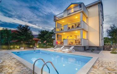 Ferienwohnung für 5 Personen, mit Terrasse in Pinezici