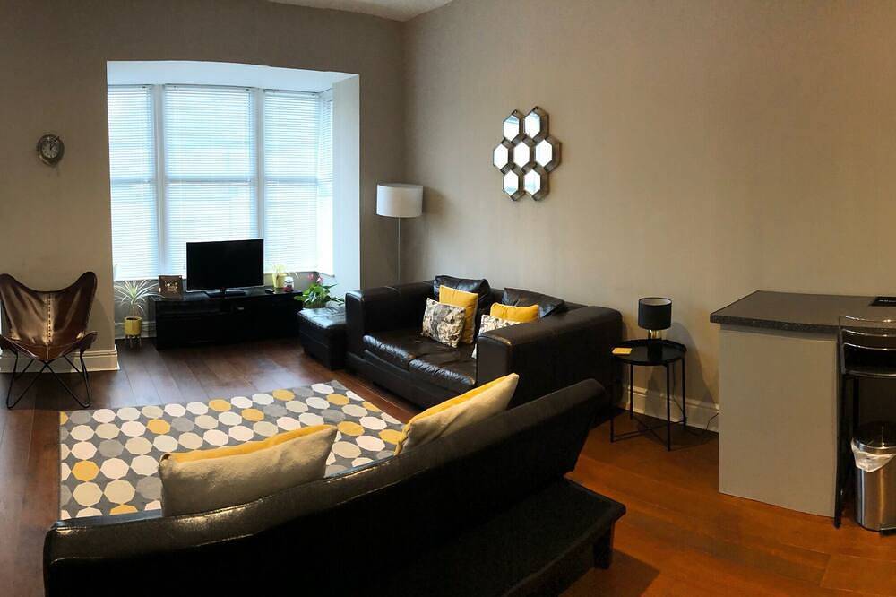 Entire apartment, Stylish and sleek Victorian flat, with partial views of the sea. in Botany Bay, Kent