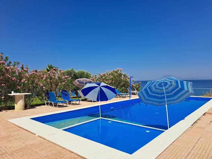 Ferienwohnung für 7 Personen, mit Balkon und Garten sowie Pool und Ausblick auf den Peloponnes - 2