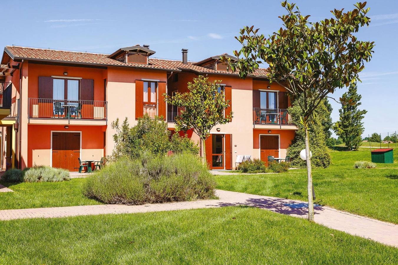 Entire apartment, Apartment in the Residence Eden in Peschiera in Castelnuovo del Garda, Garda Mountains