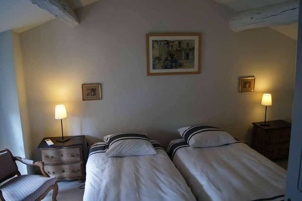 Family Cottage with courtyard - 23/25 in Villeneuve-lès-Avignon, Nimes region