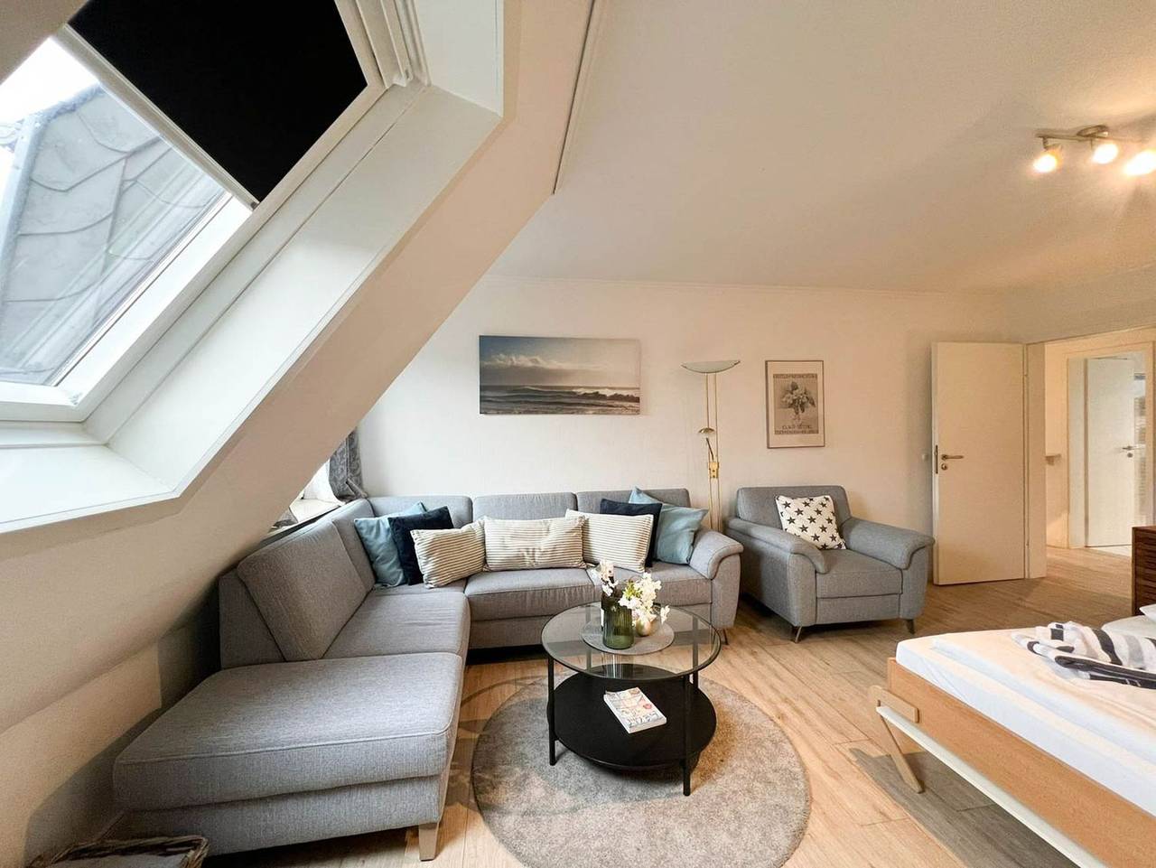 Ganze Ferienwohnung, Blaue Huis - Sylt ist wertvoller Lebensraum und wohltuender Urlaubsort, ein paradiesisches Refugium, das im Grunde keinen von uns braucht. Wir hingegen, jene, die seit jeher diese Verbindung spüren, wir brauchen die Insel. in Westerland, Sylt (Gemeinde)