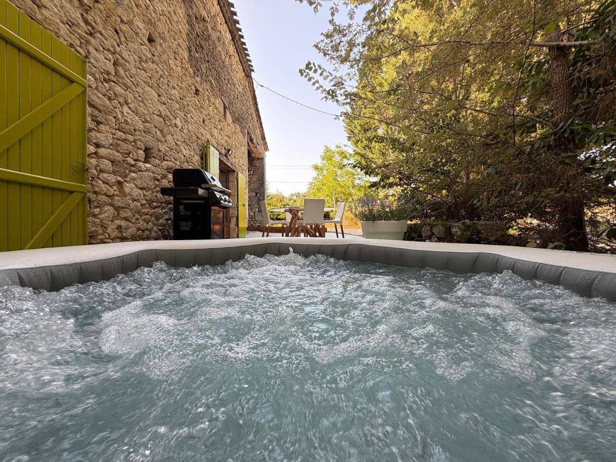 Domaine La Bellevue - Le Petit Nid Charme & Nature in Esclottes, Région de Marmande