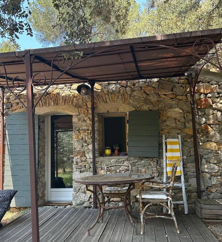 Gîte pour 2 personnes, avec vue ainsi que piscine et jardin à Saint-Marc-Jaumegarde - 4