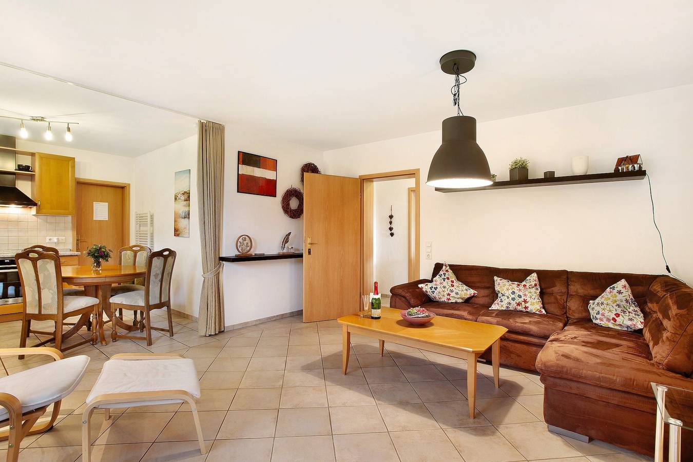 Ganze Wohnung, Ferienwohnung 'Rotdorn' mit Gemeinschaftsterrasse und Wlan in Schmallenberg, Hochsauerlandkreis