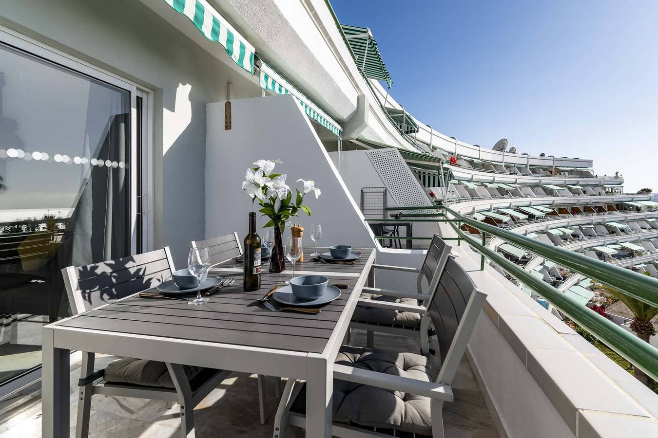 Ganze Wohnung, Ferienwohnung für 4 Personen mit Balkon/Terrasse in Playa del Duque, Adeje