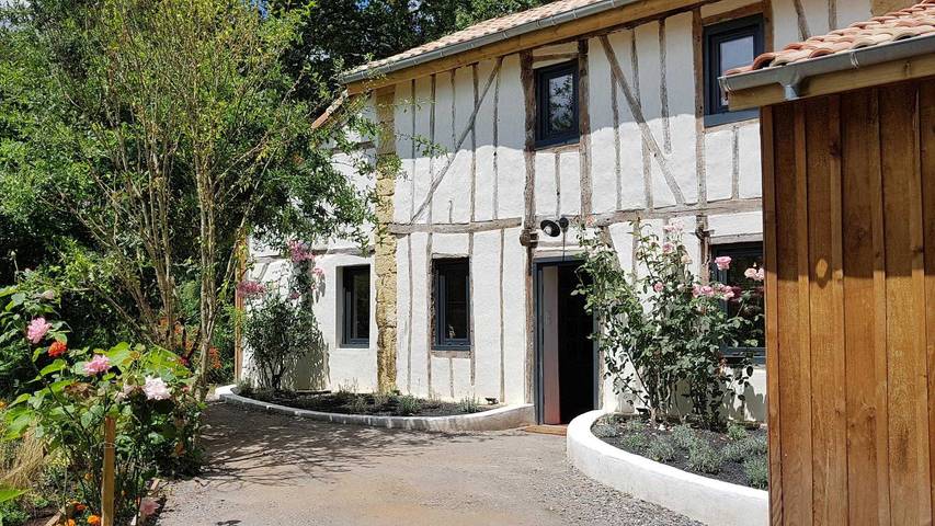 Gîte pour 4 personnes, avec Jacuzzi et Terrasse ainsi que Jardin et Vue à Bahus-Soubiran
