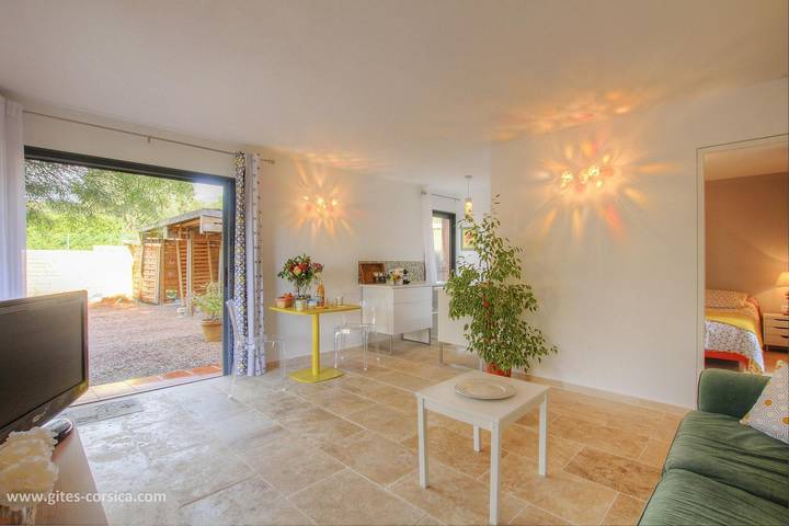 Gîte pour 2 personnes, avec Jardin ainsi que Piscine et Vue à Appietto - 4