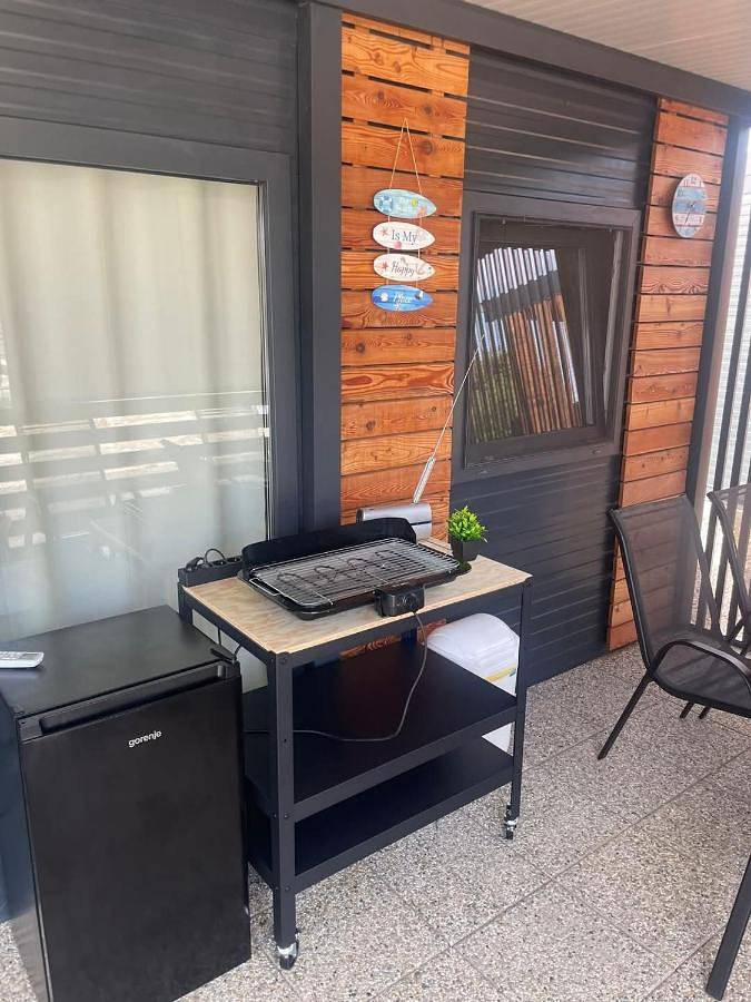 Camping pour 5 personnes, avec vue ainsi que piscine et jardin, adapté aux familles à Pirovac - 4