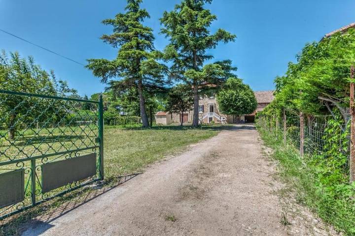 Location de vacances pour 8 personnes, avec jardin et terrasse, animaux acceptés à Pont-Saint-Esprit - 3