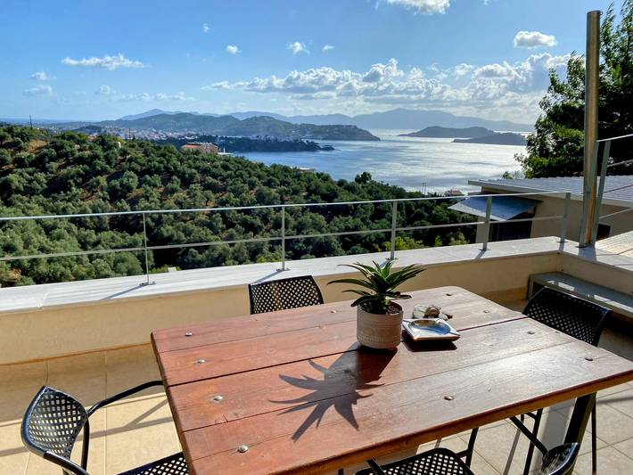 Villa for 7 people, with view and ocean view as well as terrace and garden in Skiathos