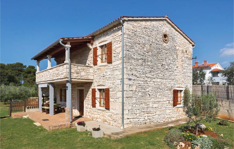 Ganze Ferienwohnung, Gemütliche Ferienwohnung mit WLAN, Parkplatz und Terrasse in der Nähe des Stadtzentrums von Peroj in Fažana (Kroatische Adria), Fazana