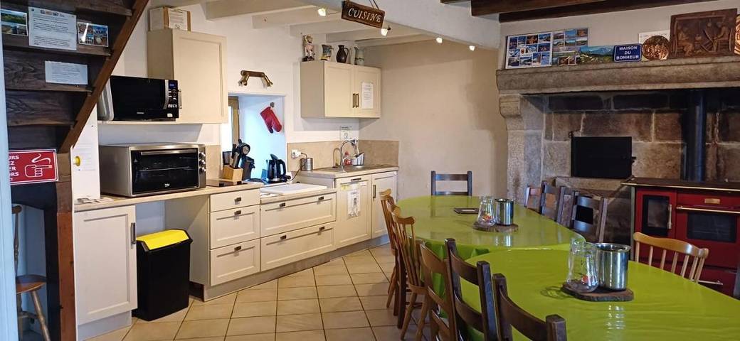 Location de vacances pour 12 personnes, avec Terrasse et Jardin à Bertignat